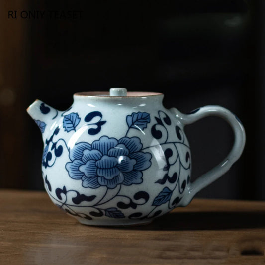 130ml Vintage Blue and White Porcelain Teapots Handmade Small Capacity Ceramic Tea Pot Travel Portable Kettle Chinese Tea Set