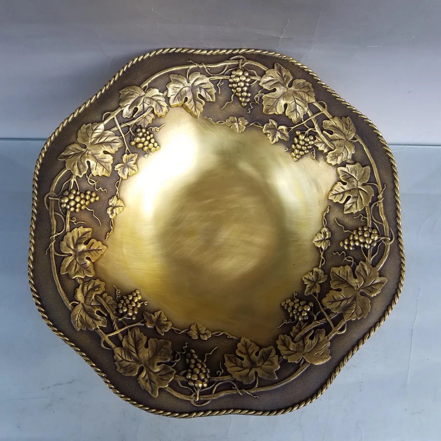 14"Tibetan Temple Collection Old Brass Gourd pattern Cornucopia Treasure Bowl fruit Bowl Worship Hall Plate Amass wealth