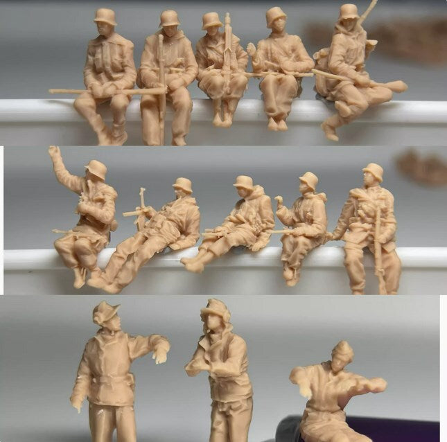 1/72/48/35/87/100/144 World War II Winter Sitting Tank Troops 13 Person Group