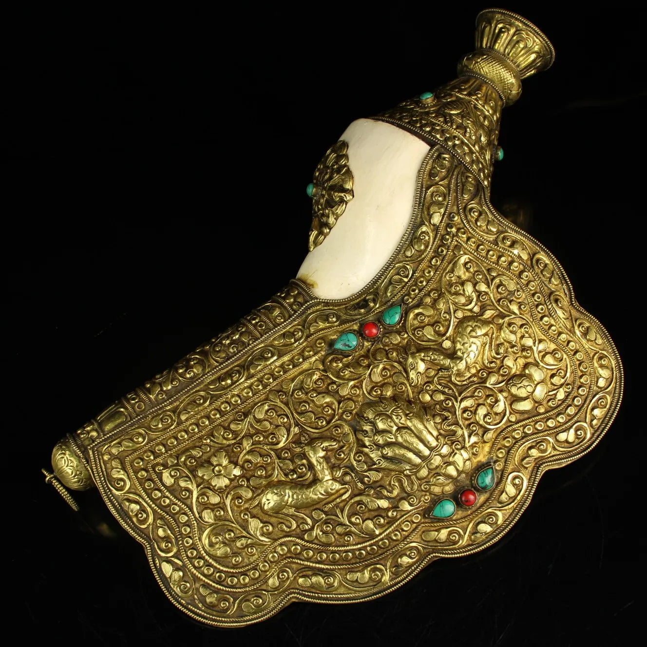 18"Tibetan Temple Collection Old Natural Conch Tibetan silver Gilt Gem beast pattern river snail conch magic weapon Town House