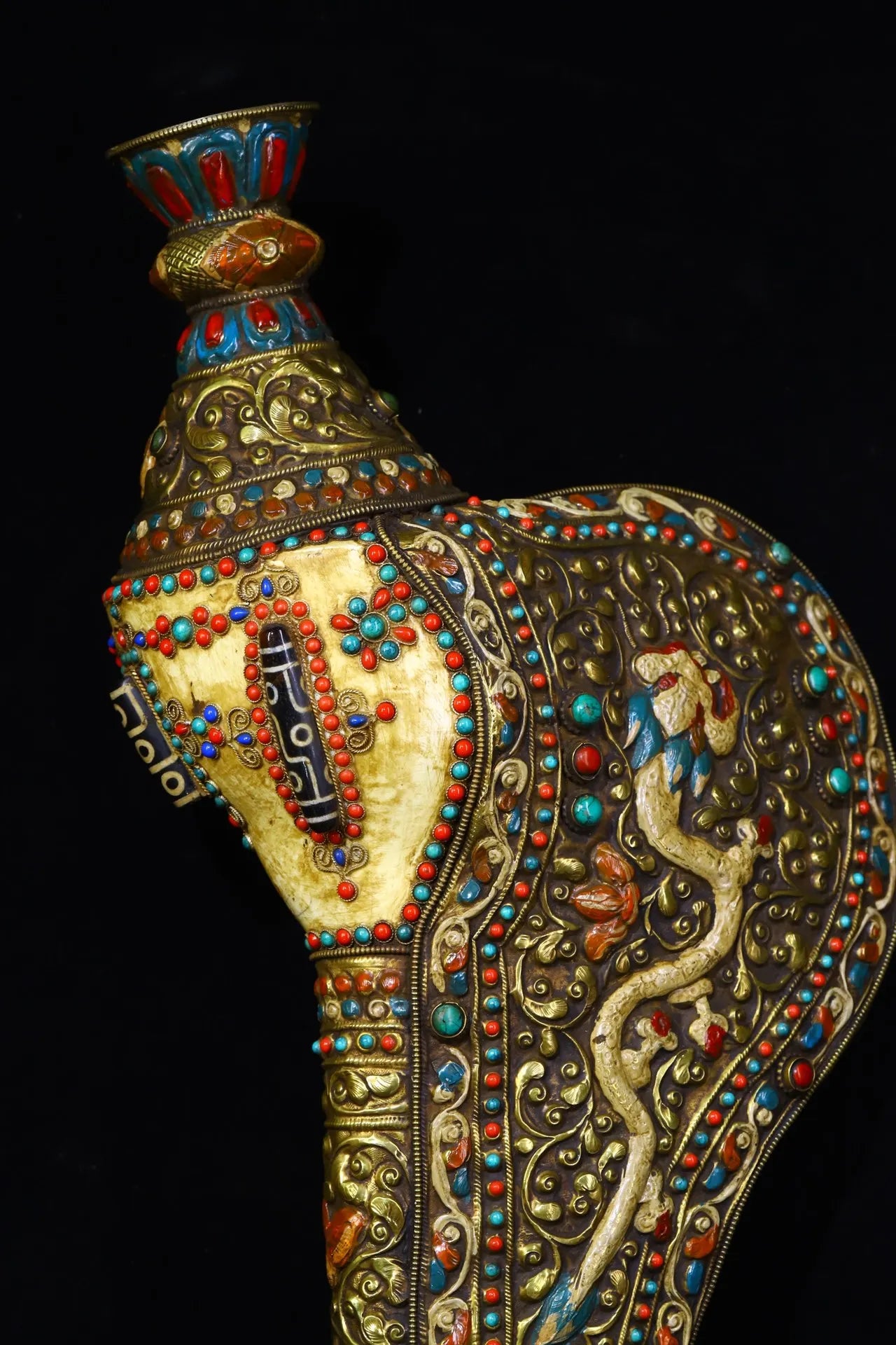 18"Tibetan Temple Collection Old Natural Conch mosaic Gem Dragon Conch river snail Pendant Amulet Dharma Town house
