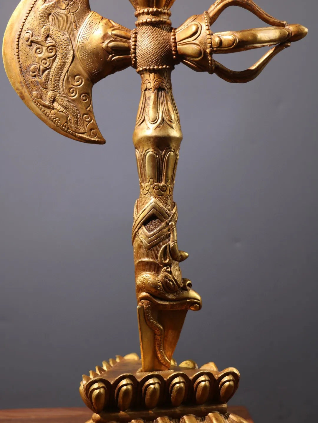 19"Tibet Temple Collection Old Bronze Gilding Dorje Vajra Phurpa Lotus Platform Base Amulet Dharma Worship Hall Town house