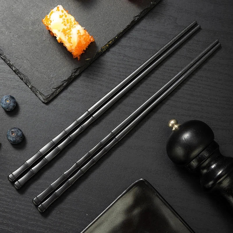 1Pairs Non Slip Reusable Sushi Sticks Black Plastic Safe Bamboo Shape Food Grade Chopsticks for Home Restaurant
