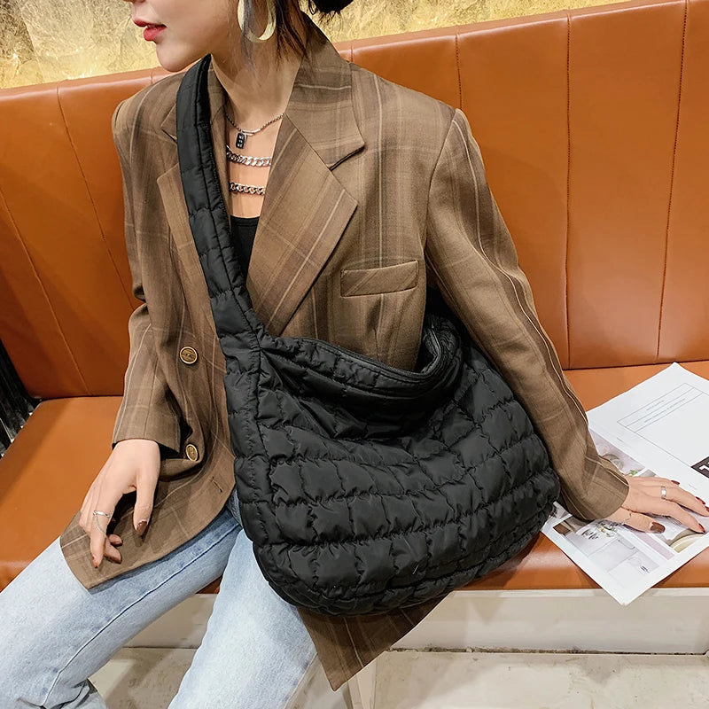 2021 New Winter Soft Down Fabric Shoulder Bag Branded Quality Women's Designer Big Capacity Underarm Pack Large Female Purses