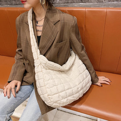 2021 New Winter Soft Down Fabric Shoulder Bag Branded Quality Women's Designer Big Capacity Underarm Pack Large Female Purses