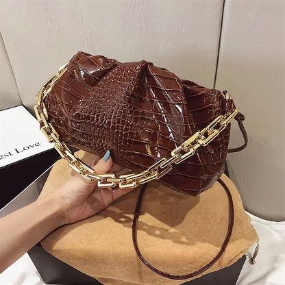 2021 New Women's Underarm Bag Luxury Desiner Large Capacity Shoulder Messenger Bag Thick Chain Fold Handbag Crocodile Cloud Bag