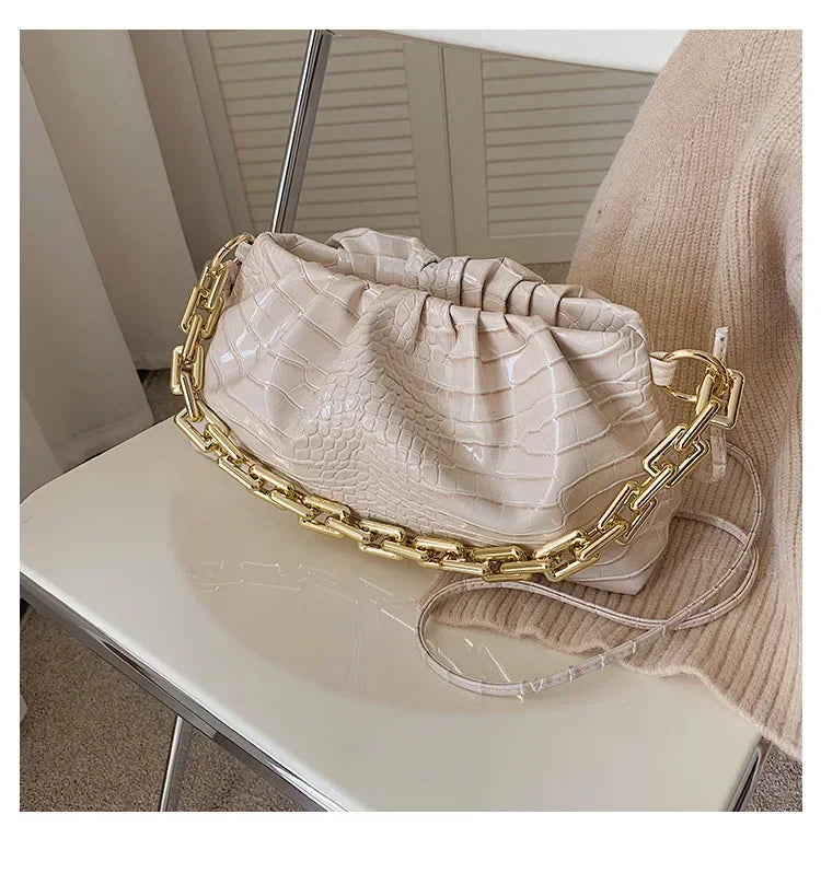 2021 New Women's Underarm Bag Luxury Desiner Large Capacity Shoulder Messenger Bag Thick Chain Fold Handbag Crocodile Cloud Bag
