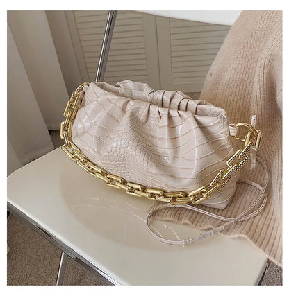 2021 New Women's Underarm Bag Luxury Desiner Large Capacity Shoulder Messenger Bag Thick Chain Fold Handbag Crocodile Cloud Bag