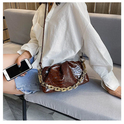 2021 New Women's Underarm Bag Luxury Desiner Large Capacity Shoulder Messenger Bag Thick Chain Fold Handbag Crocodile Cloud Bag