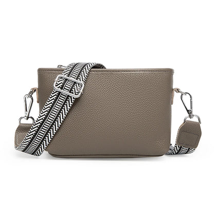 2023 Luxury Weave Wide Shoulder Genuine Leather Women Shoulder Crossbody Bags Designer Cowhide Handbags Female Small Bucket bag