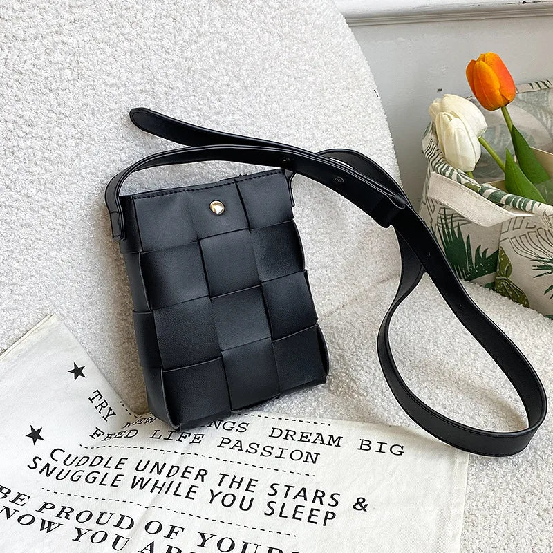 2023 New Candy Color Korean Woven Shoulder Bags for Women Mini Flap Bag Sweet Versatile Crossbody Bags Casual Mobile Phone Bag