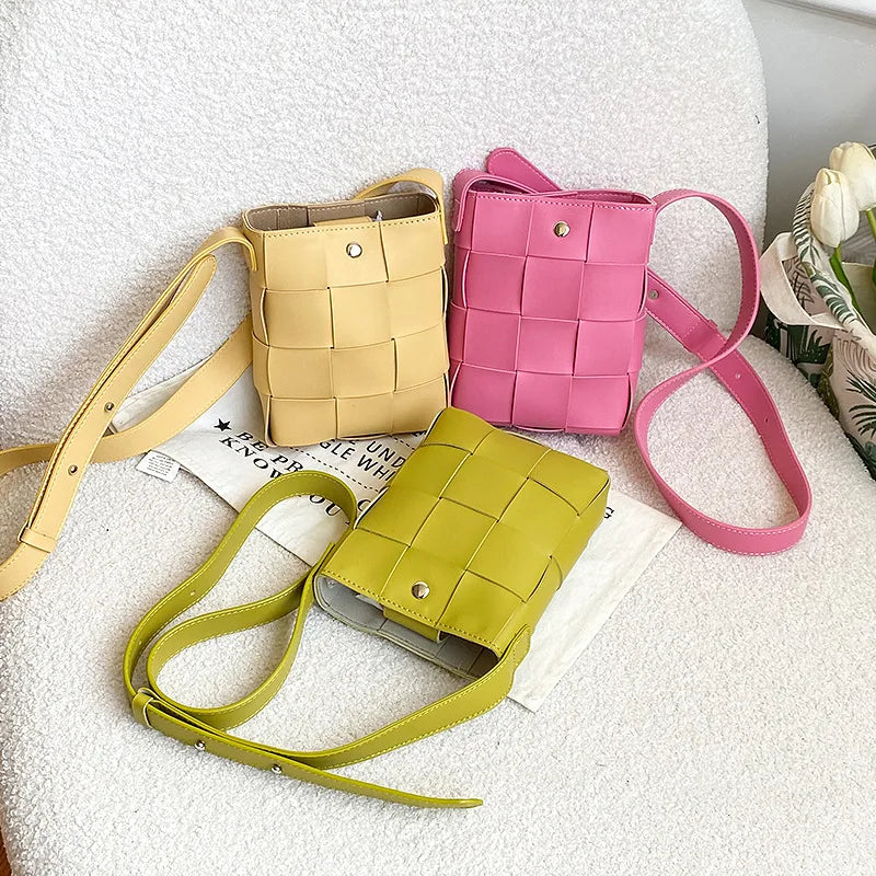 2023 New Candy Color Korean Woven Shoulder Bags for Women Mini Flap Bag Sweet Versatile Crossbody Bags Casual Mobile Phone Bag