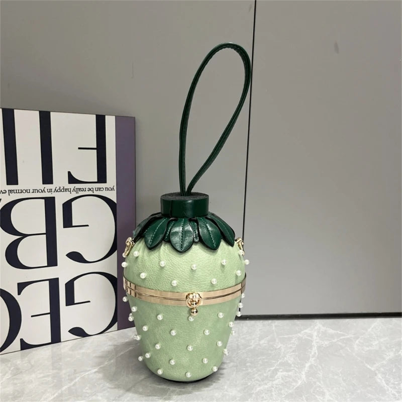 2023 New Strawberry Shaped Clutch Crossbody Bag Lady Purse Wedding Party Evening Bag for Women Girl Cocktail Shoulder Chain Bags