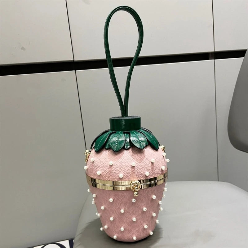 2023 New Strawberry Shaped Clutch Crossbody Bag Lady Purse Wedding Party Evening Bag for Women Girl Cocktail Shoulder Chain Bags