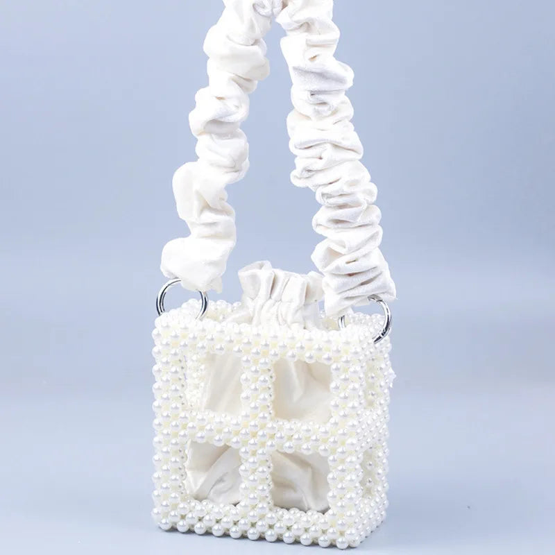 2023 New sweet one-shoulder hand-woven white beaded hollowed out square pearl handbag female woven mobile phone bag