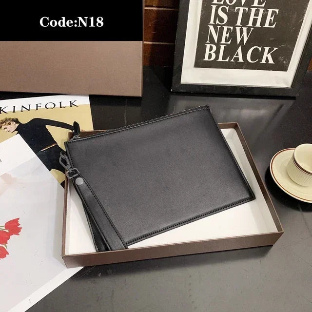 2023 new fashion luxury designer holding a bag high -quality men's Women rinse buns under the underarm clamping Clutch bag