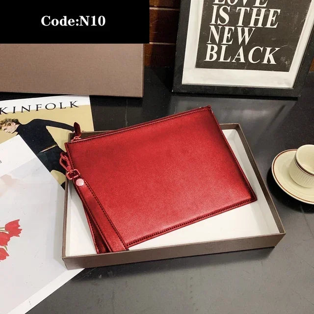 2023 new fashion luxury designer holding a bag high -quality men's Women rinse buns under the underarm clamping Clutch bag