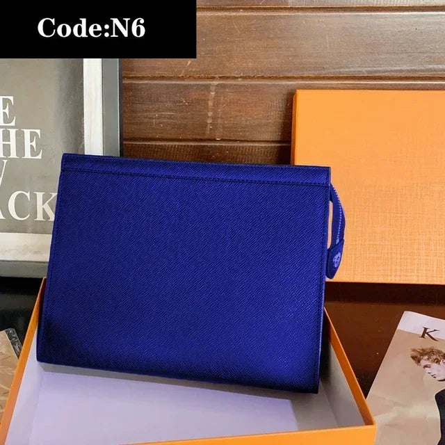 2023 new fashion luxury designer holding a bag high -quality men's Women rinse buns under the underarm clamping Clutch bag