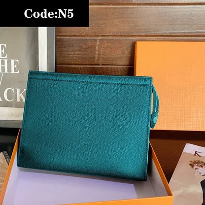 2023 new fashion luxury designer holding a bag high -quality men's Women rinse buns under the underarm clamping Clutch bag