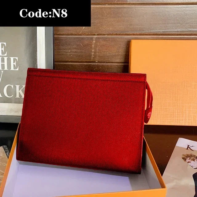 2023 new fashion luxury designer holding a bag high -quality men's Women rinse buns under the underarm clamping Clutch bag