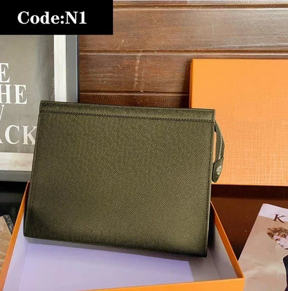 2023 new fashion luxury designer holding a bag high -quality men's Women rinse buns under the underarm clamping Clutch bag