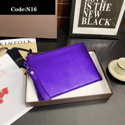 2023 new fashion luxury designer holding a bag high -quality men's Women rinse buns under the underarm clamping Clutch bag