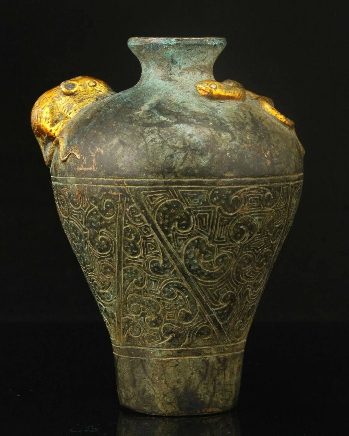 2023China Handwork Embossment Retro Bronze Gilding Snake Rat Vase Home Decoration