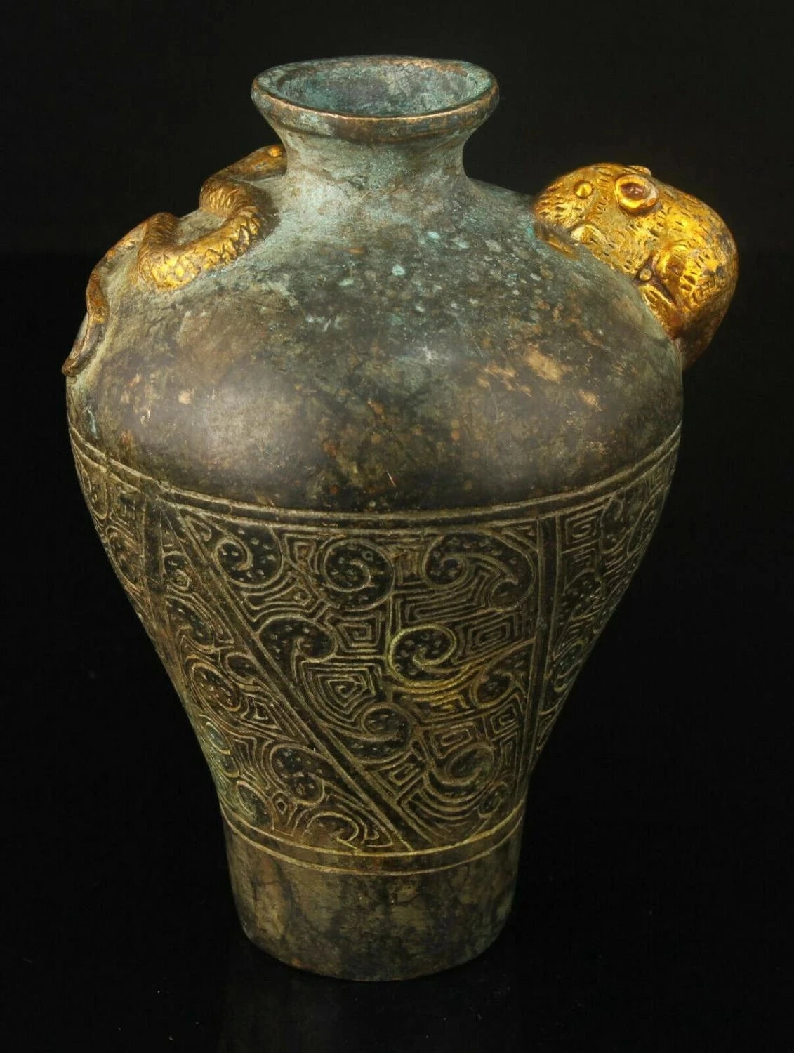 2023China Handwork Embossment Retro Bronze Gilding Snake Rat Vase Home Decoration