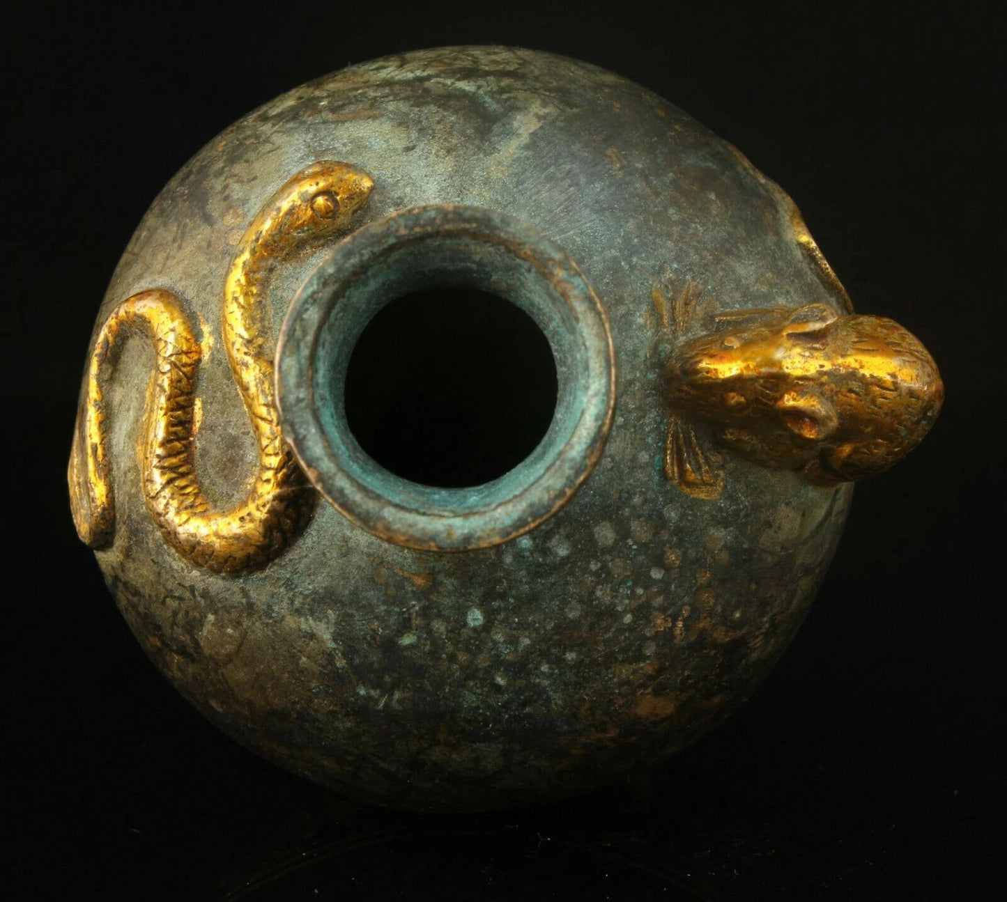 2023China Handwork Embossment Retro Bronze Gilding Snake Rat Vase Home Decoration