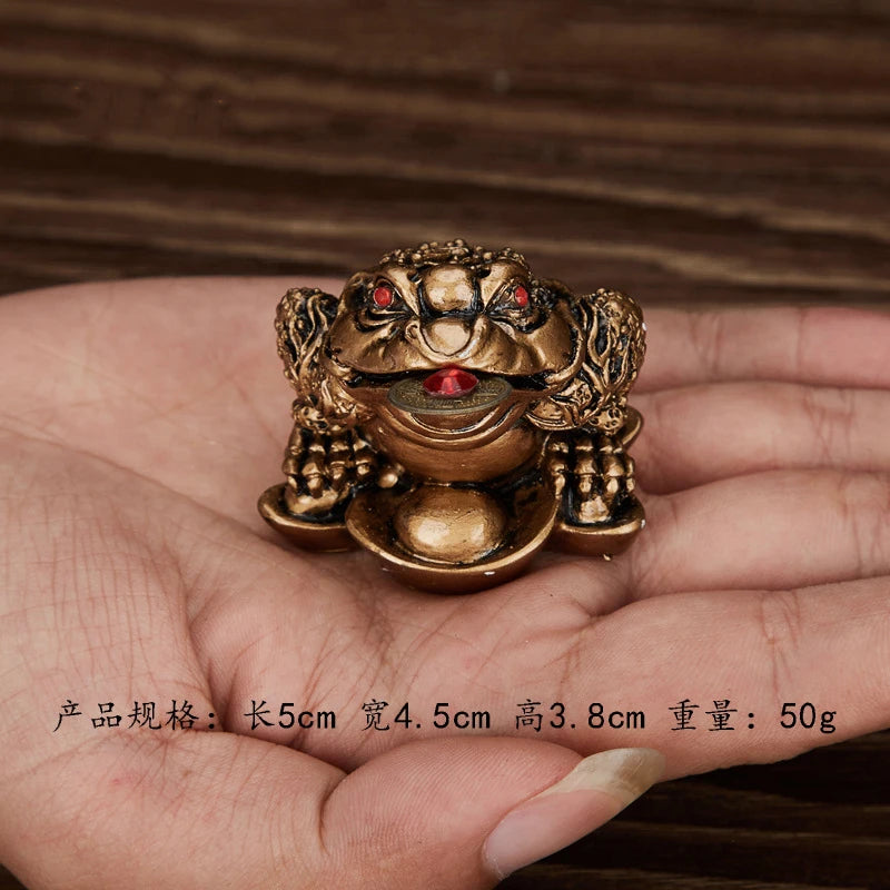2024 Fengshui Zhaocai Golden Toad Decoration Three legged Toad Home Decoration resin Art Statue Gift Fairy Accessori Fashion
