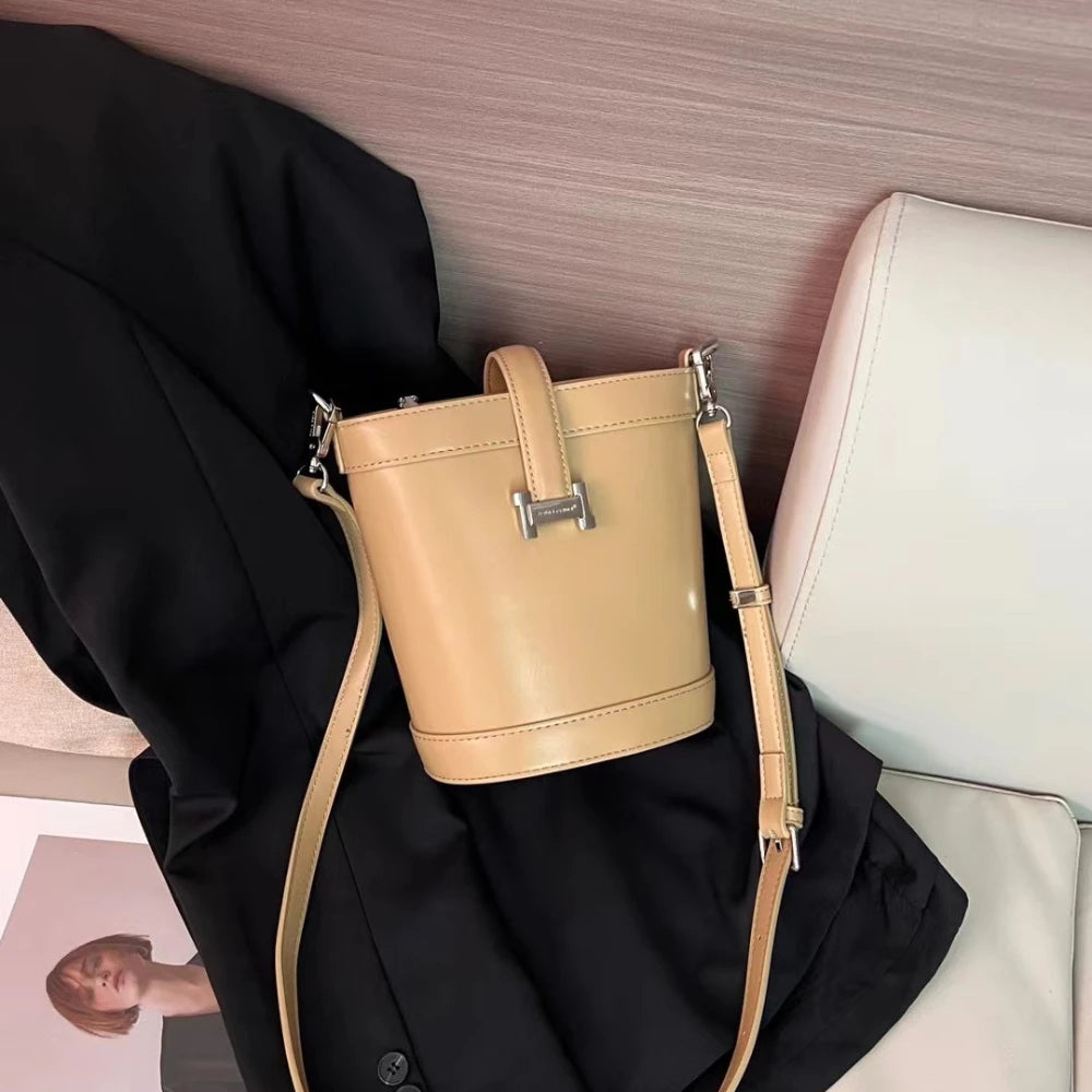 2024 New Candy Color H-Button Spliced Chain Single Shoulder Crossbody French fries Bag Simple and Casual Trendy Bucket Bag