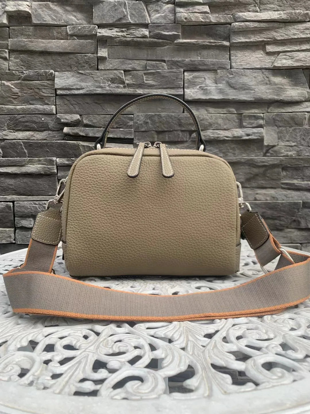 2024 New Fashion Wide Shoulder Strap Crossbody Bag Versatile Casual Commuter Large Capacity Handbags Purses Vintage Bolsas