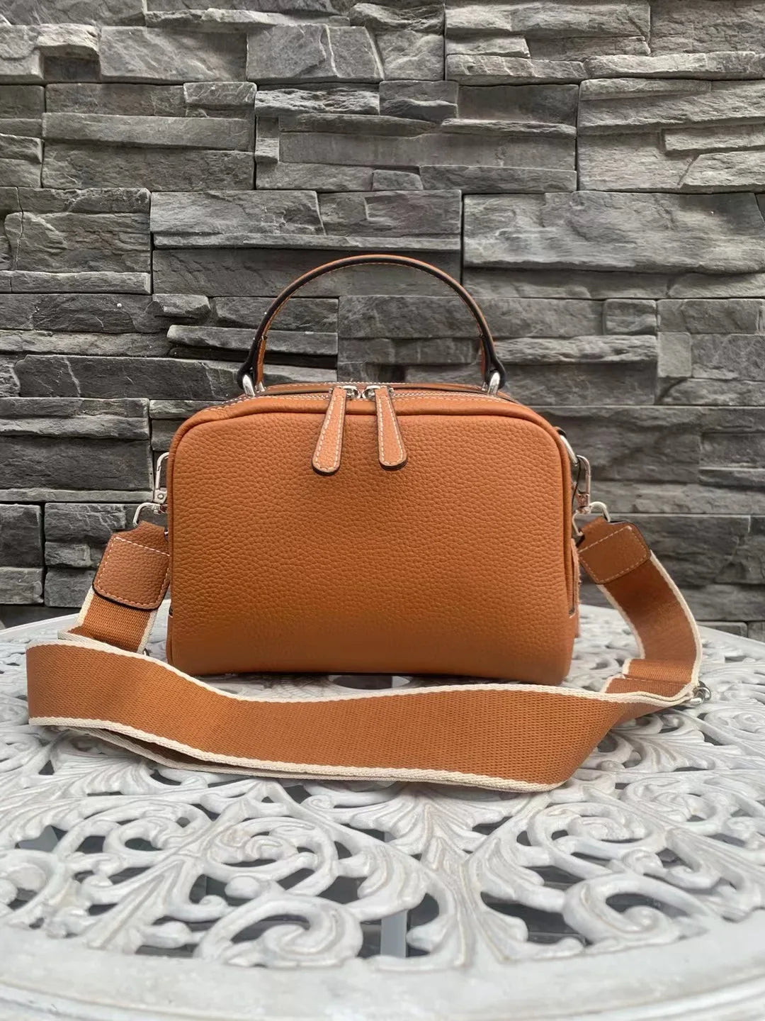 2024 New Fashion Wide Shoulder Strap Crossbody Bag Versatile Casual Commuter Large Capacity Handbags Purses Vintage Bolsas