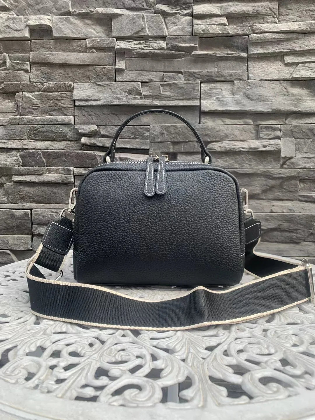 2024 New Fashion Wide Shoulder Strap Crossbody Bag Versatile Casual Commuter Large Capacity Handbags Purses Vintage Bolsas
