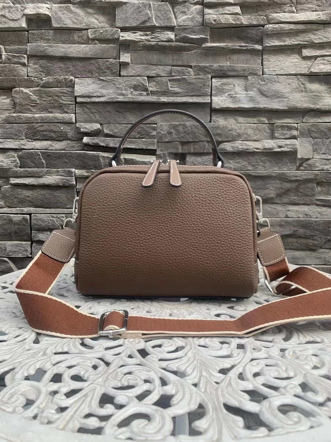 2024 New Fashion Wide Shoulder Strap Crossbody Bag Versatile Casual Commuter Large Capacity Handbags Purses Vintage Bolsas