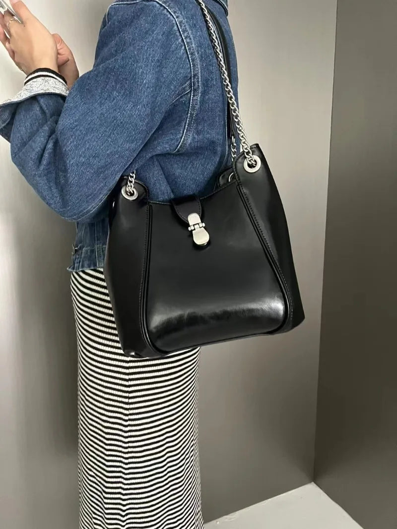2024 New Korean Chic Niche Minority Chains Shoulder Bag Oil Wax Leather Cowhide Bucket Bags All-match Commuter Handbag Bolsos