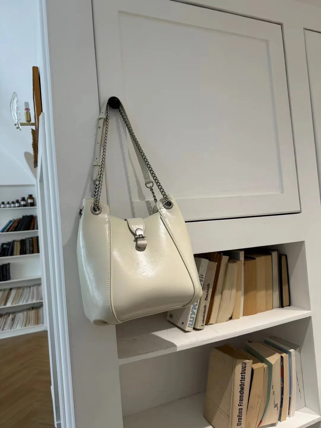 2024 New Korean Chic Niche Minority Chains Shoulder Bag Oil Wax Leather Cowhide Bucket Bags All-match Commuter Handbag Bolsos