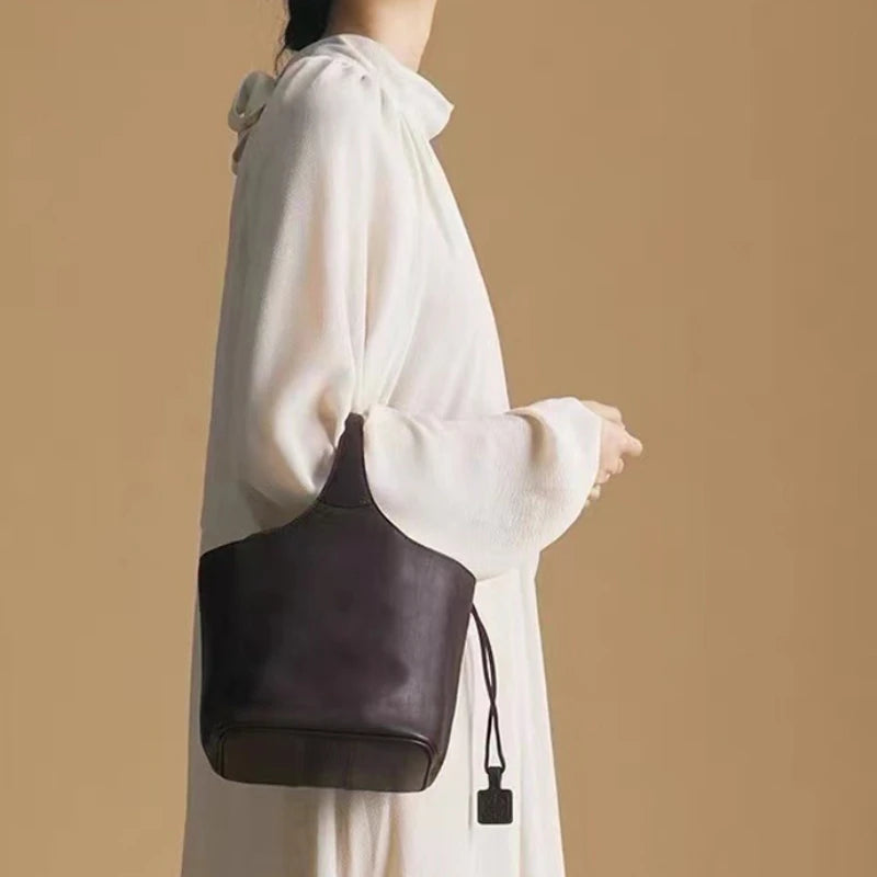 2024 New Luxury Luxury Cowhide Handbags Female Large Capacity Commuter Bucket Bag Minority Designer Purses Casual Bolsos Mujer