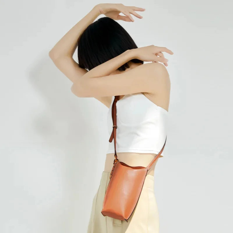 2024 New Mobile Phone European and American Retro Mini Shoulder Messenger Cow Leather Women's Bag
