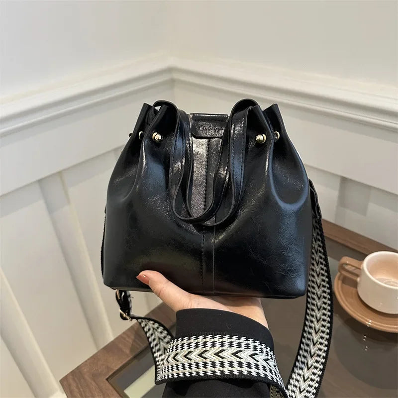 2024 New Retro Fashion Simple Bucket Bag Solid Color One Shoulder Messenger Bag Women Bag Designer Bags Luxury