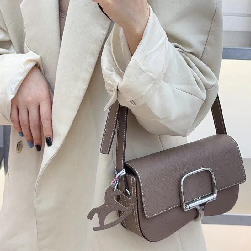 2024 Spring Summer New Vintage Tote Shoulder Bags Fashion Latch Design Simple Casual Commuter Armpit Bag Female Handbags Bolsos