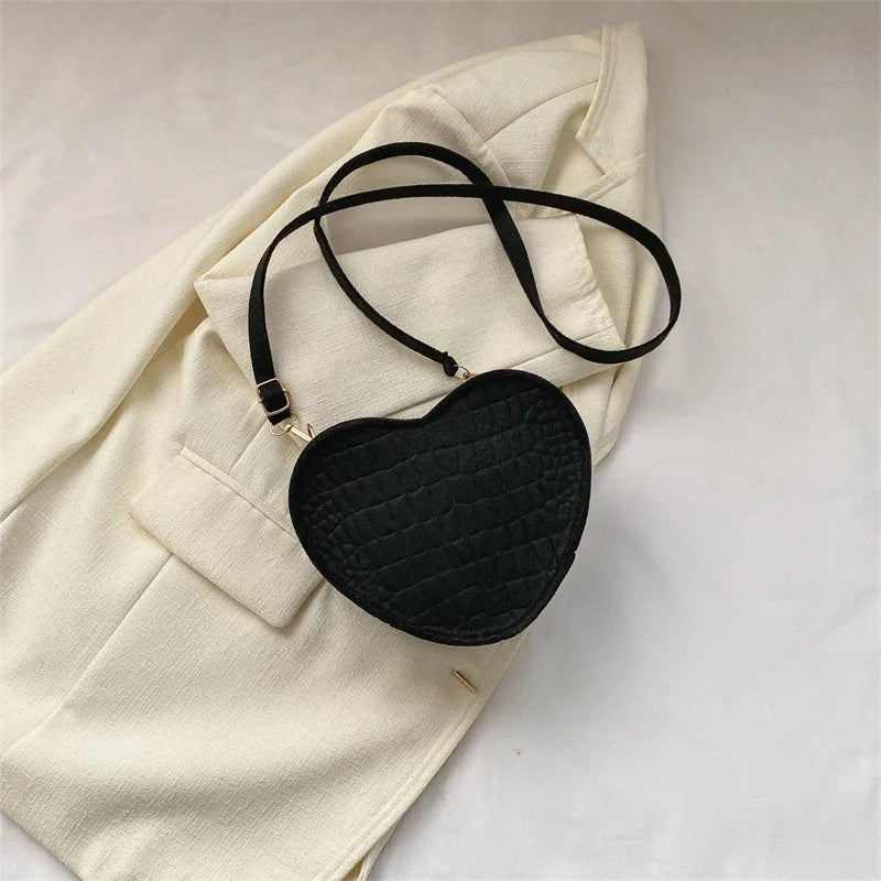2024 Trend Fashion Heart Shaped Shoulder Bag Large Capacity Simple Fresh Portable Crossbody Handbags Solid Casual Bolsas Mujer