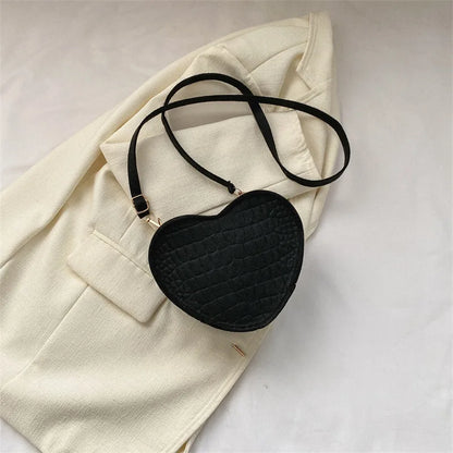 2024 Trend Fashion Heart Shaped Shoulder Bag Large Capacity Simple Fresh Portable Crossbody Handbags Solid Casual Bolsas Mujer