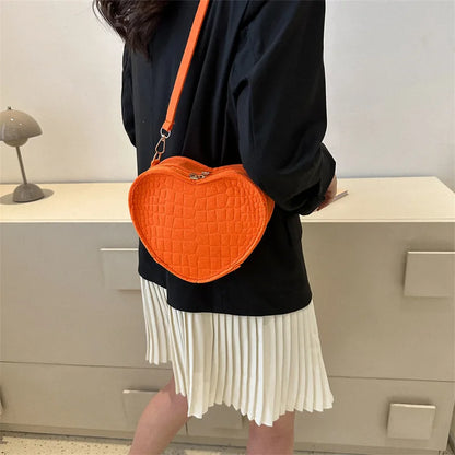 2024 Trend Fashion Heart Shaped Shoulder Bag Large Capacity Simple Fresh Portable Crossbody Handbags Solid Casual Bolsas Mujer