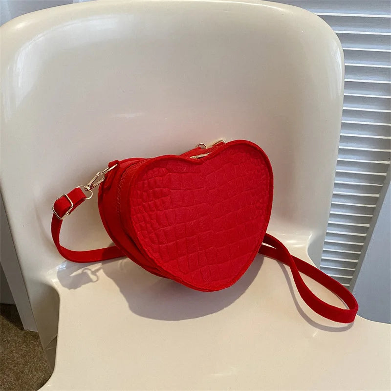 2024 Trend Fashion Heart Shaped Shoulder Bag Large Capacity Simple Fresh Portable Crossbody Handbags Solid Casual Bolsas Mujer