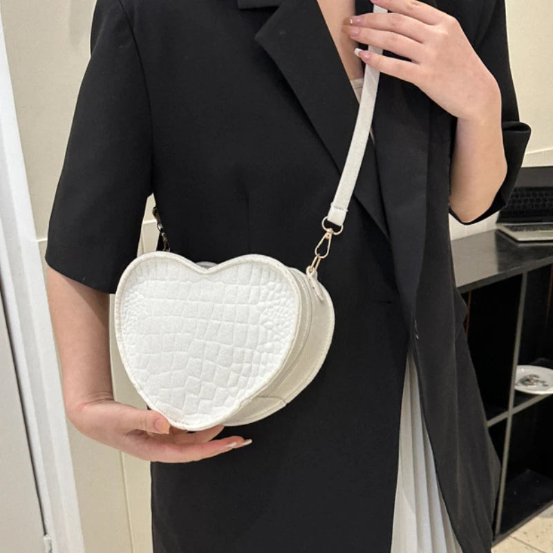 2024 Trend Fashion Heart Shaped Shoulder Bag Large Capacity Simple Fresh Portable Crossbody Handbags Solid Casual Bolsas Mujer