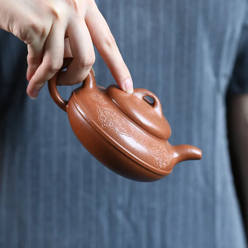 220ml High-end Yixing Handmade Purple Clay Teapot Beauty Kettle Famous Artists Hand-carved Tea Pot Chinese Raw Ore Zisha Tea Set