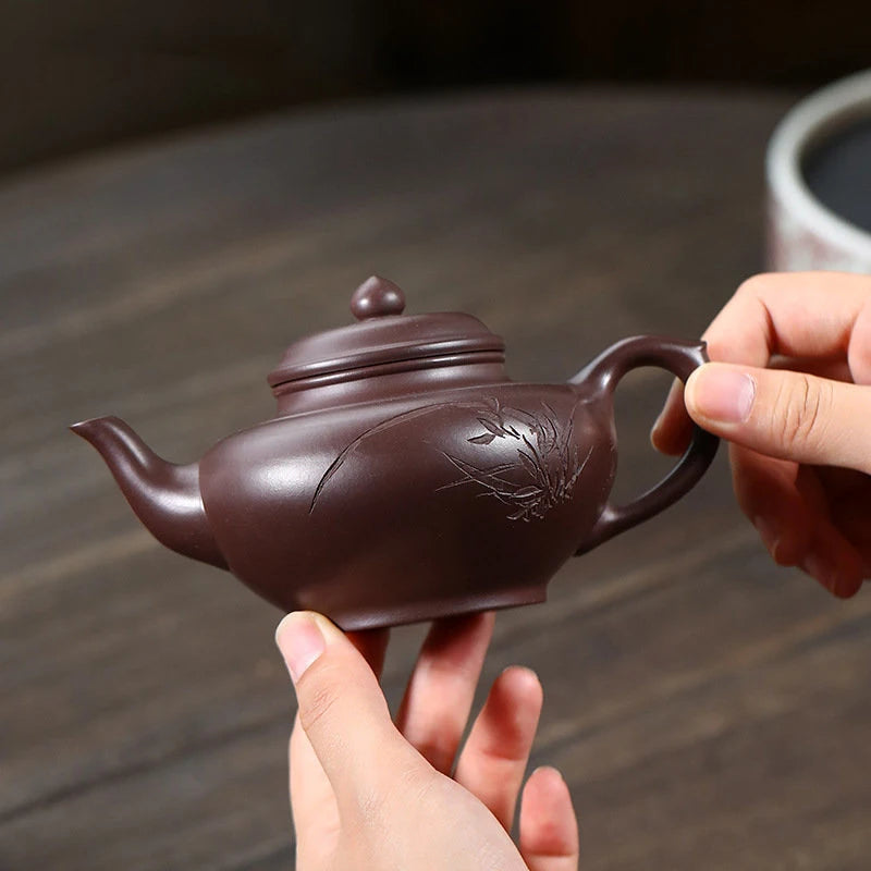 220ml Yixing Handmade Purple Clay Teapots Famous Artists Hand-carved Tea Pot Raw Ore Purple Mud Kettle Chinese Zisha Tea Set