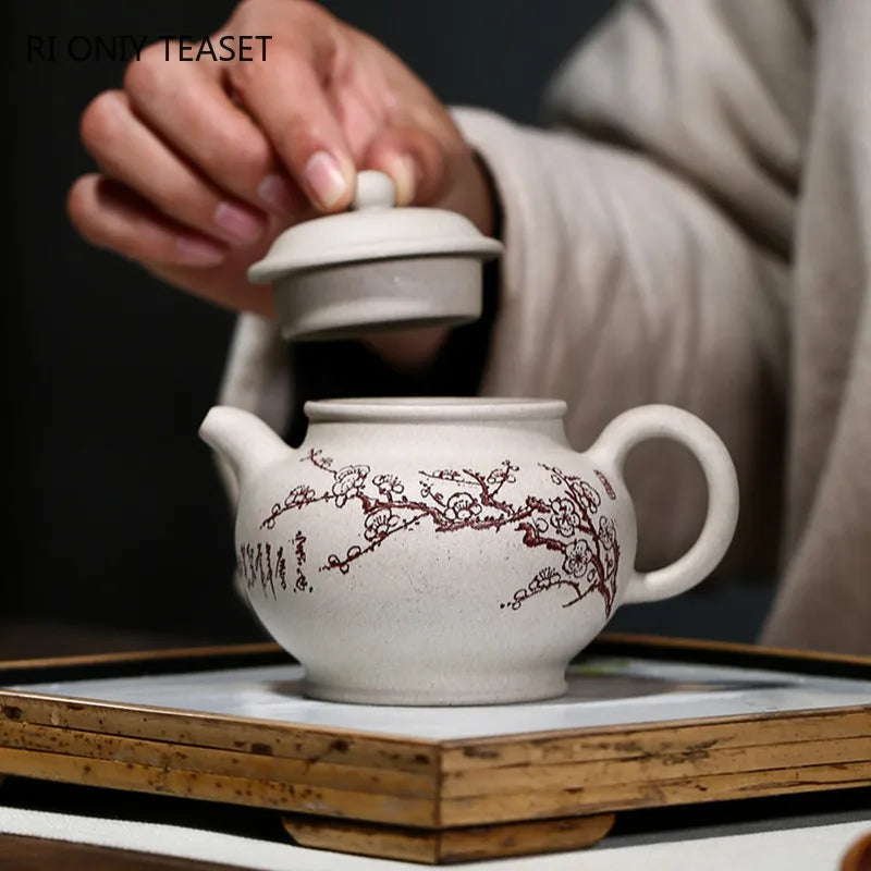 230ml High-end Yixing Purple Clay Teapots Master Hand-carved Plum Blossom Tea Pot Beauty Kettle Chinese Zisha Tea Set Collection