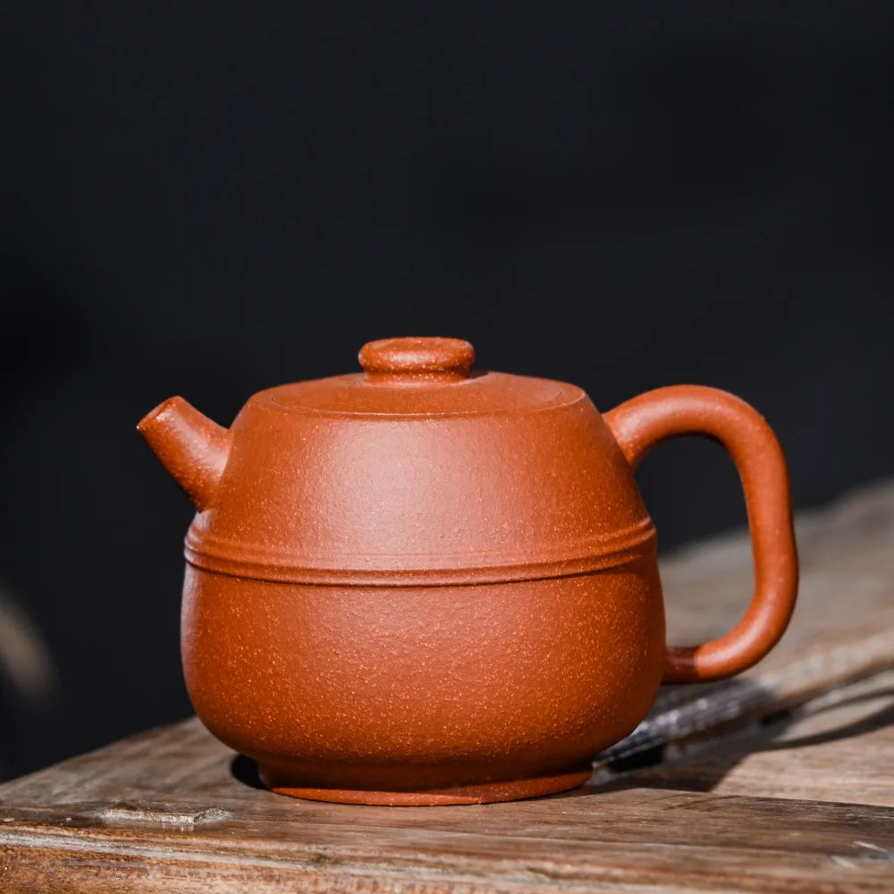 240ml Yixing Zisha Teapot Original Mine Downhill Mud Is Famous Its Hand-made Line Round Pot Teapot Black Tea Jinjunmei Tea Set